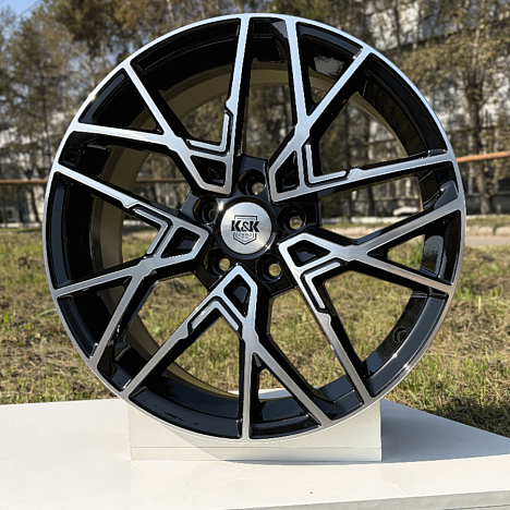 Вудроф (КС1044) 7.000xR18 5x114.3 DIA67.1 ET45 алмаз черный